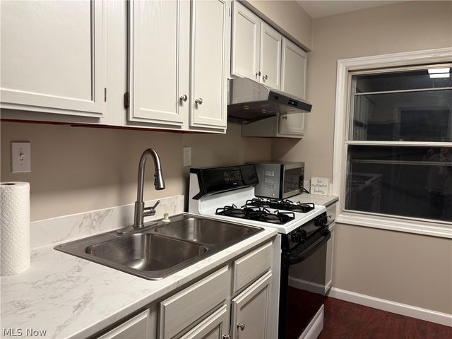 363 E Park Avenue, Barberton, OH 44203