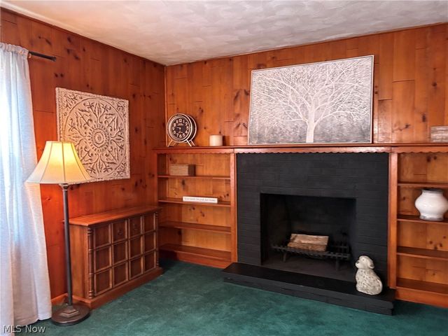 363 E Park Avenue, Barberton, OH 44203