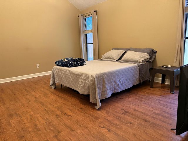1026 Saint John Drive, Pearland, TX 77584