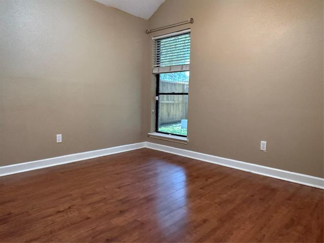 1026 Saint John Drive, Pearland, TX 77584