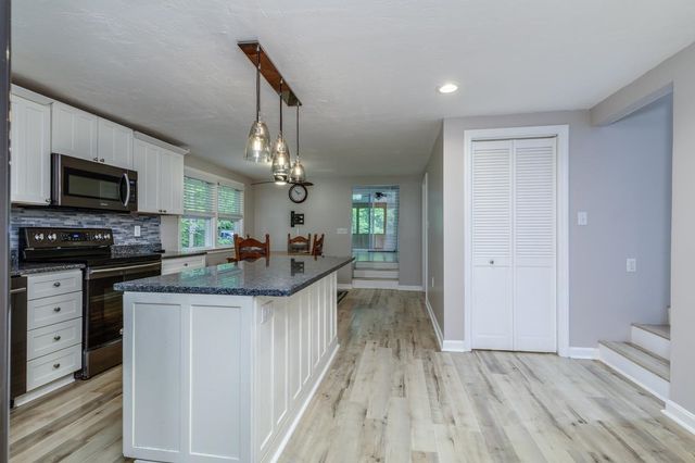 6 Steep Street, Merrimack, NH 03054