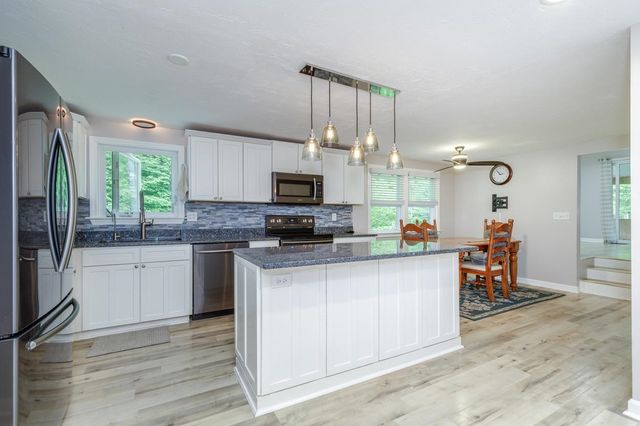 6 Steep Street, Merrimack, NH 03054