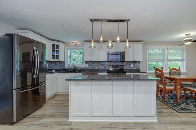 6 Steep Street, Merrimack, NH 03054