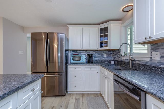 6 Steep Street, Merrimack, NH 03054