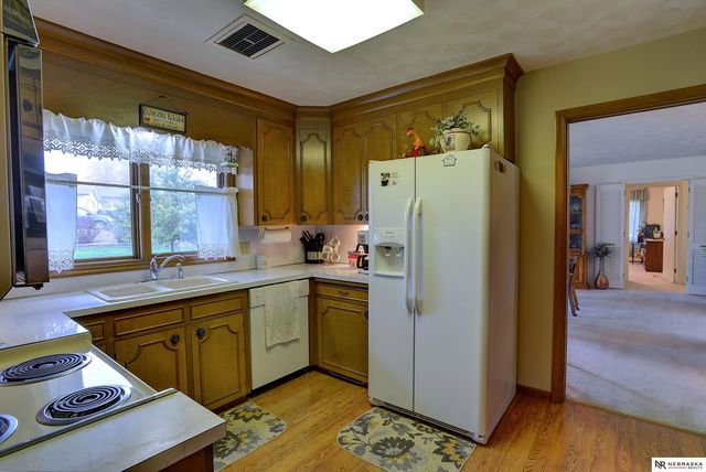 15208 S Third Street, Bennington, NE 68007