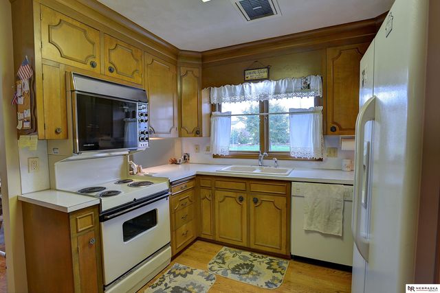 15208 S Third Street, Bennington, NE 68007