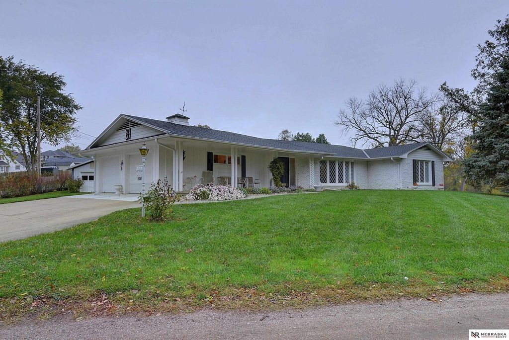 15208 S Third Street, Bennington, NE 68007