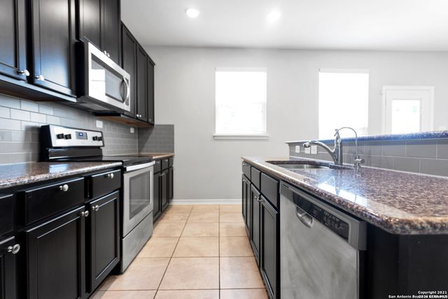 1302 Hummingbird, San Antonio, TX 78245