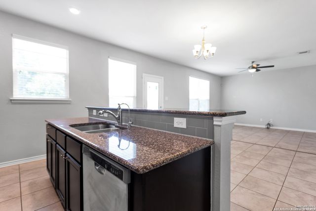 1302 Hummingbird, San Antonio, TX 78245