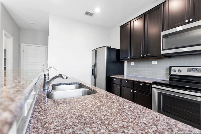 1302 Hummingbird, San Antonio, TX 78245