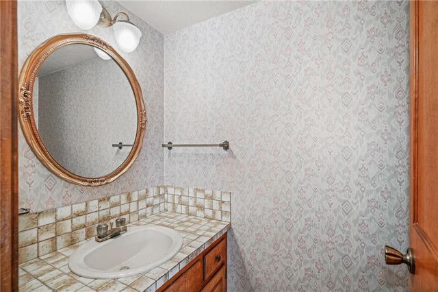 3628 NE Basswood Drive, Lee's Summit, MO 64064