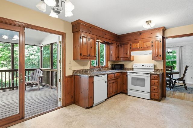 4 Edson Dr, Wilbraham, MA 01095