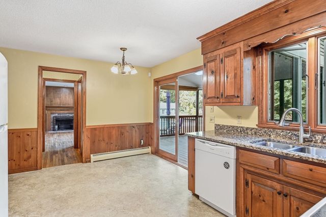4 Edson Dr, Wilbraham, MA 01095