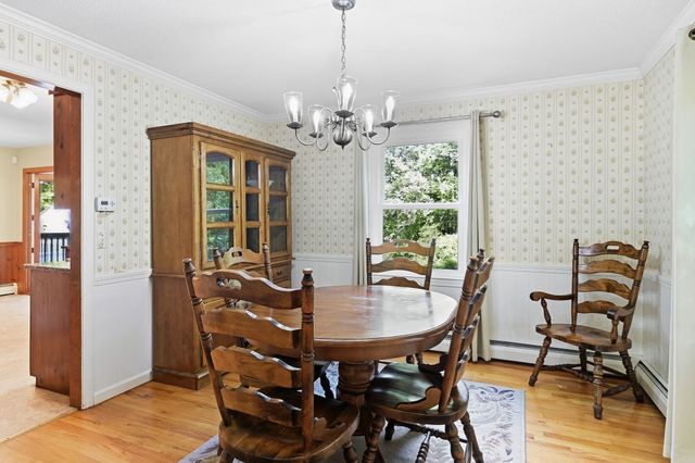 4 Edson Dr, Wilbraham, MA 01095