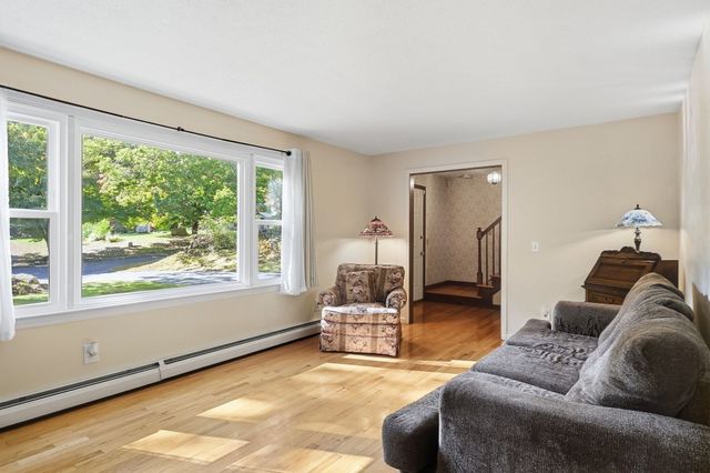 4 Edson Dr, Wilbraham, MA 01095