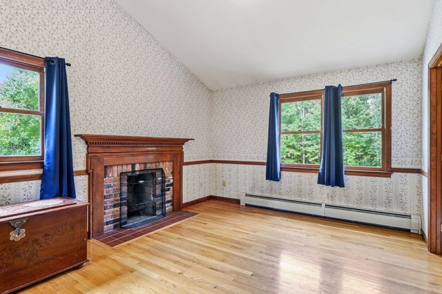 4 Edson Dr, Wilbraham, MA 01095