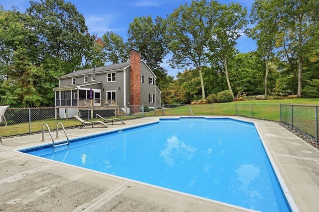 4 Edson Dr, Wilbraham, MA 01095