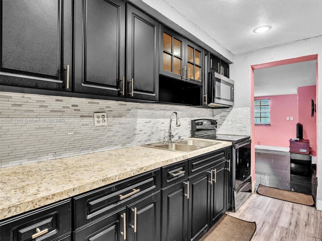 1890 Rutland St, Opa-locka, FL 33054