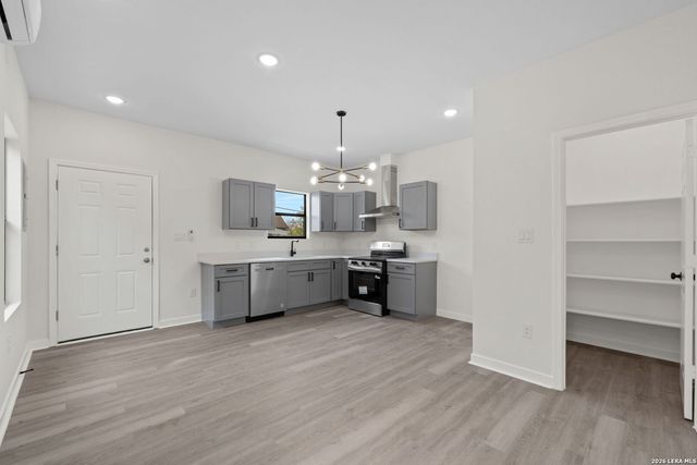 627 S Olive St, San Antonio, TX 78203