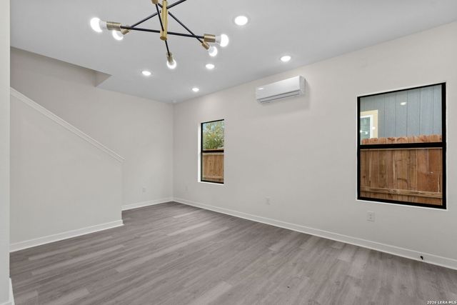627 S Olive St, San Antonio, TX 78203