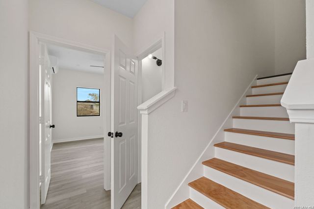 627 S Olive St, San Antonio, TX 78203