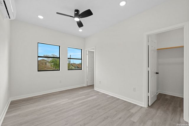 627 S Olive St, San Antonio, TX 78203