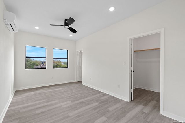 627 S Olive St, San Antonio, TX 78203