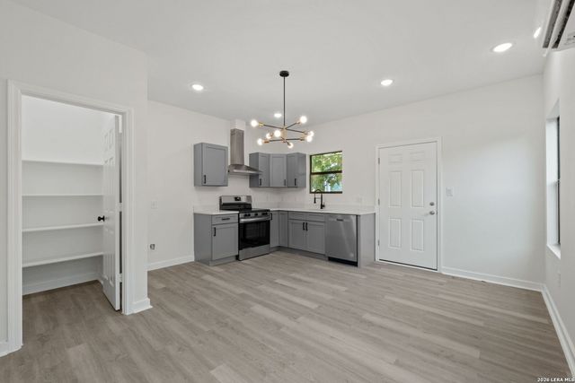 627 S Olive St, San Antonio, TX 78203