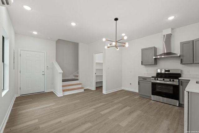627 S Olive St, San Antonio, TX 78203