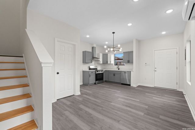 627 S Olive St, San Antonio, TX 78203