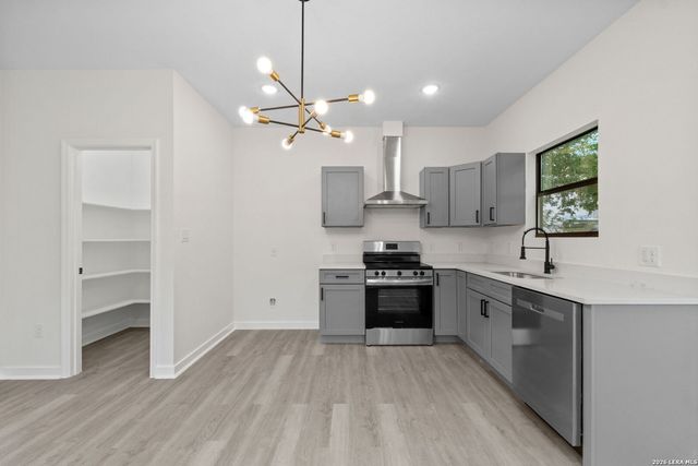 627 S Olive St, San Antonio, TX 78203