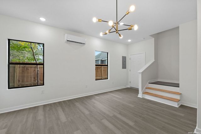 627 S Olive St, San Antonio, TX 78203