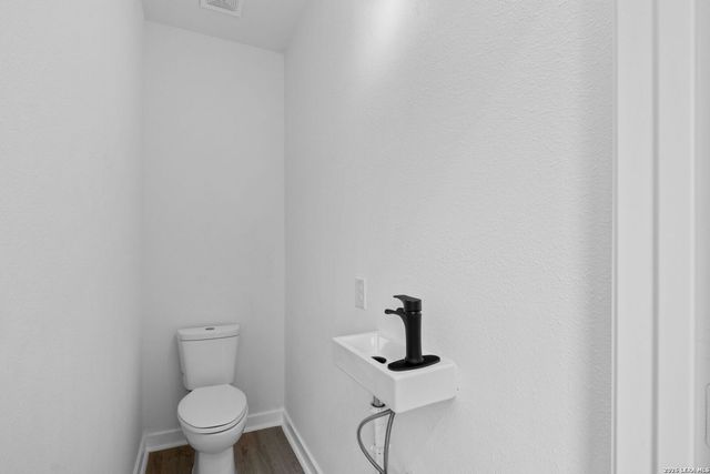 627 S Olive St, San Antonio, TX 78203