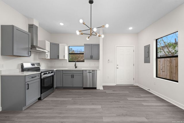 627 S Olive St, San Antonio, TX 78203