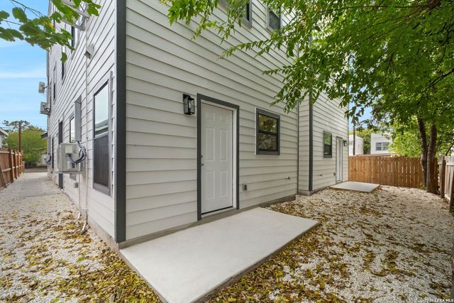 627 S Olive St, San Antonio, TX 78203