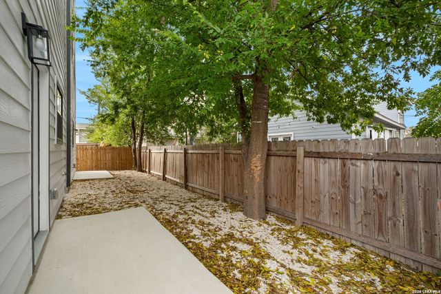 627 S Olive St, San Antonio, TX 78203