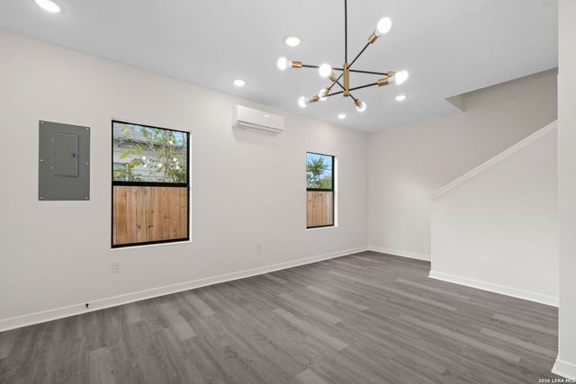 627 S Olive St, San Antonio, TX 78203