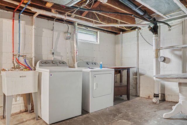 1528 Hamelink Drive, Portage City, MI 49002