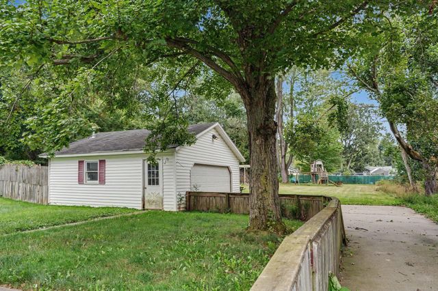 1528 Hamelink Drive, Portage City, MI 49002