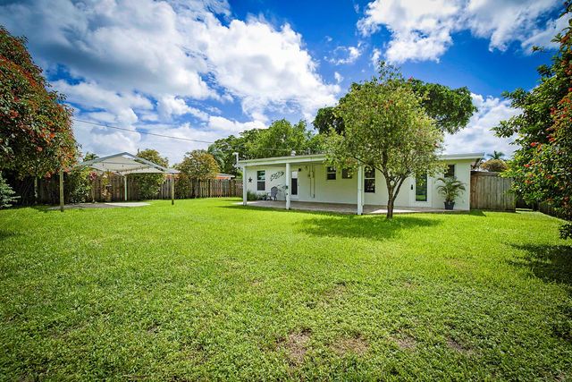 6139 NW 22nd St, Margate, FL 33063