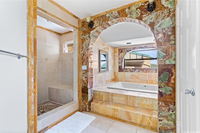 483 Maono Loop, Honolulu, HI 96821