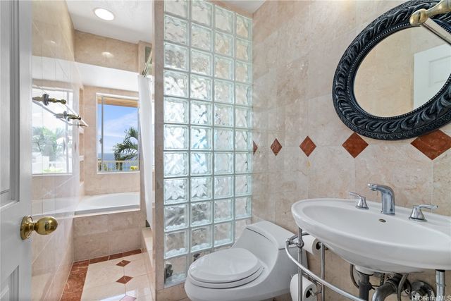 483 Maono Loop, Honolulu, HI 96821