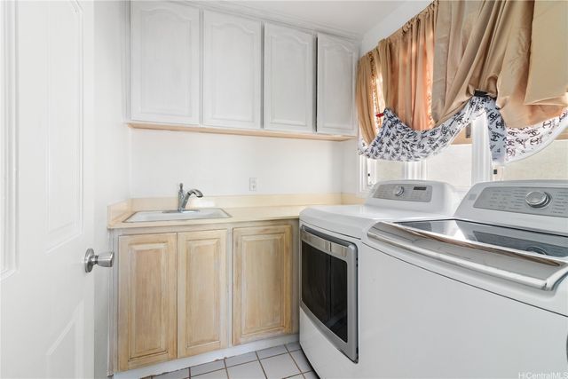 483 Maono Loop, Honolulu, HI 96821