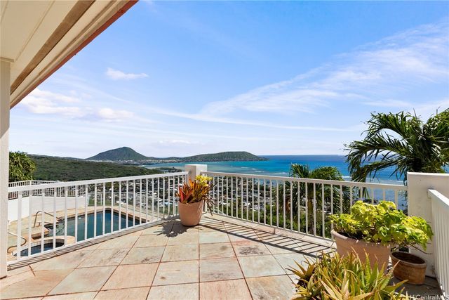 483 Maono Loop, Honolulu, HI 96821