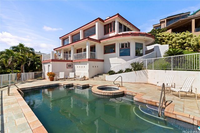 483 Maono Loop, Honolulu, HI 96821