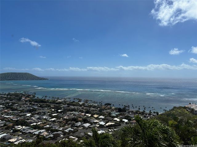 483 Maono Loop, Honolulu, HI 96821