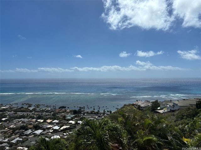 483 Maono Loop, Honolulu, HI 96821