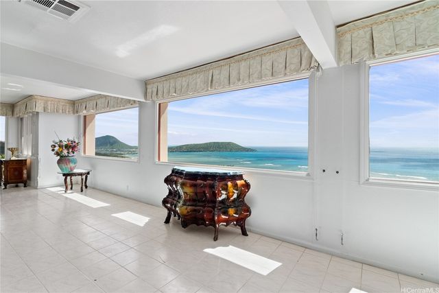 483 Maono Loop, Honolulu, HI 96821