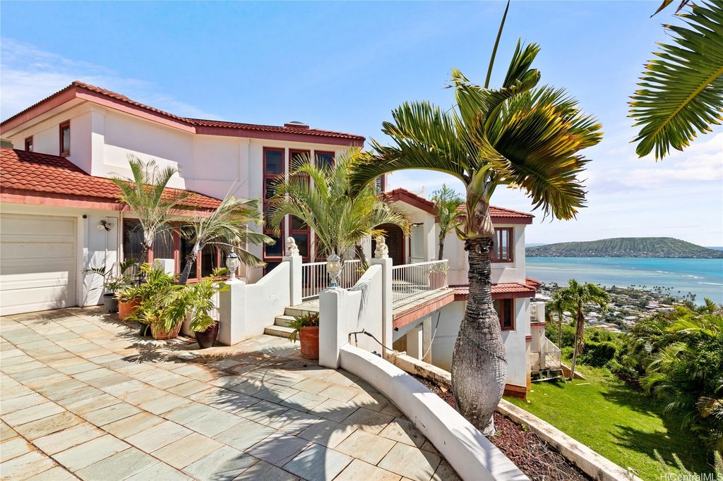 483 Maono Loop, Honolulu, HI 96821