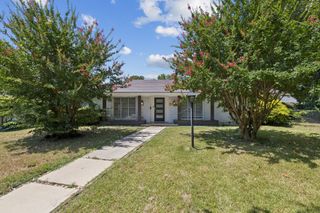 1906 W Five Mile Parkway, Dallas, TX 75224